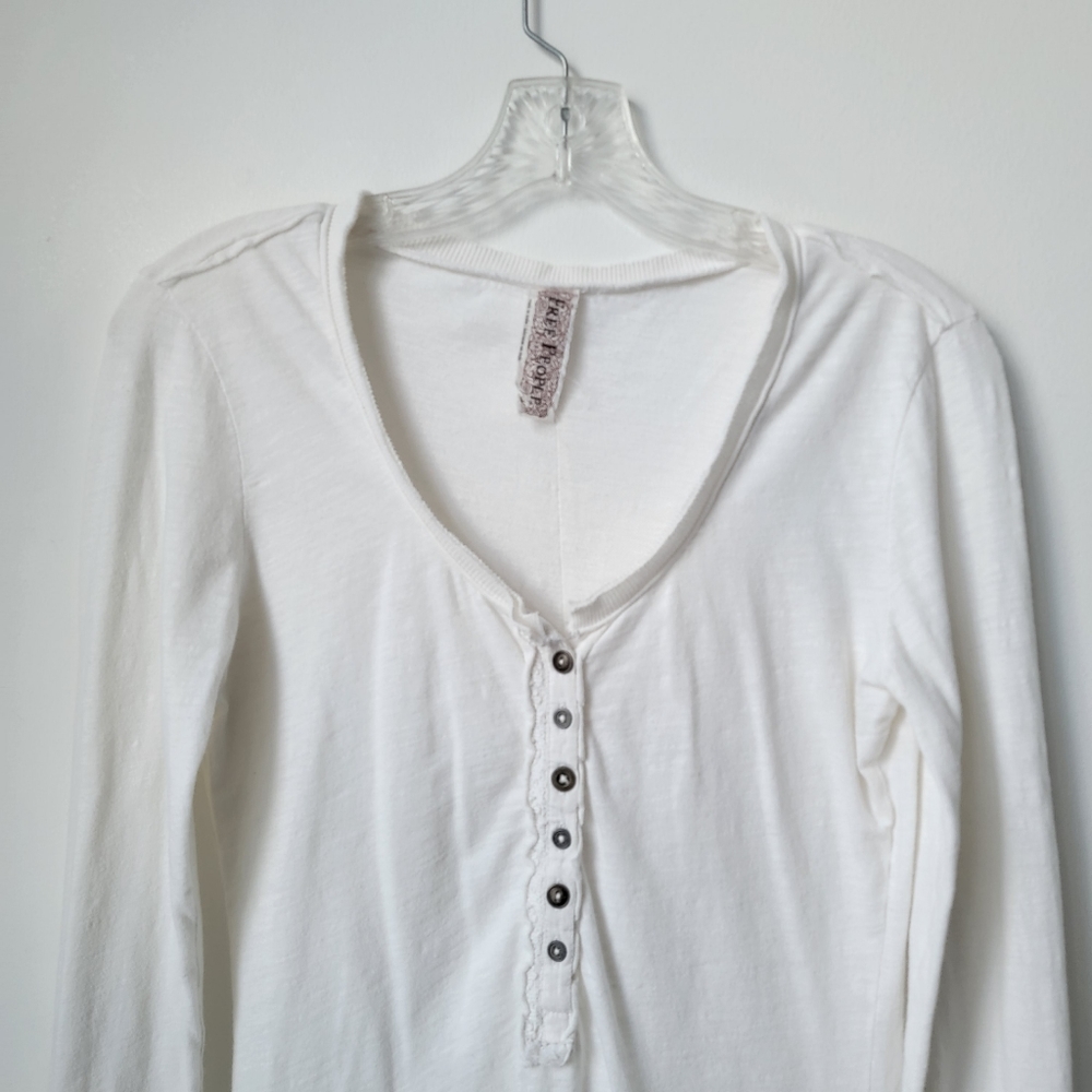 FREE PEOPLE Retro Henley Thermal Crocheted Cuff Ivory. - Picture 3 of 9